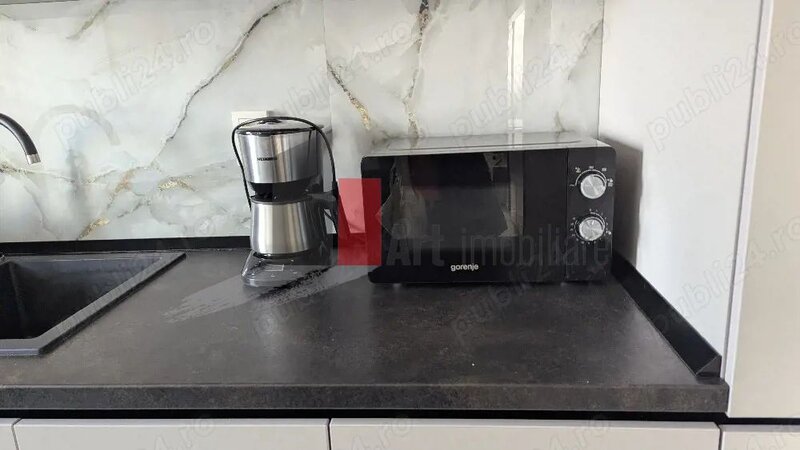 Uverturii, inchiriez apartament cu 2 camere + loc de parcare.